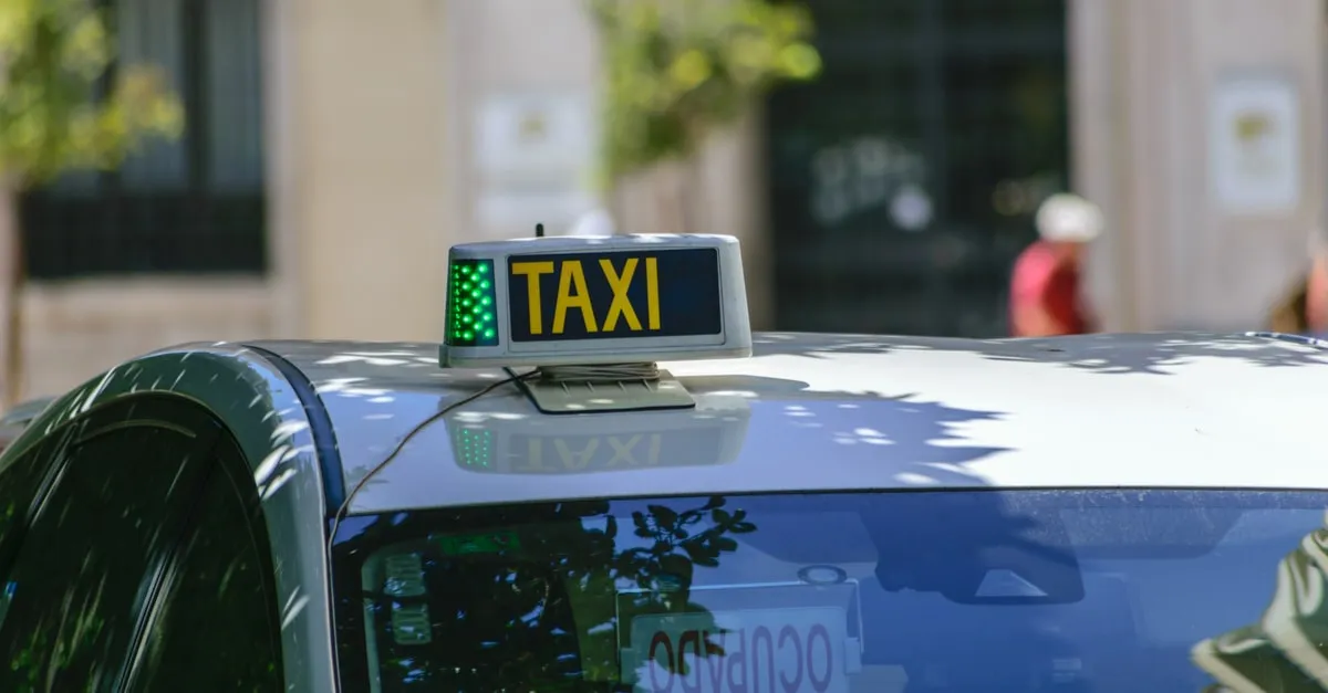 Teléfonos de TAXI en Sevilla y alrededores. Pedir un taxi al aeropuerto de San Pablo