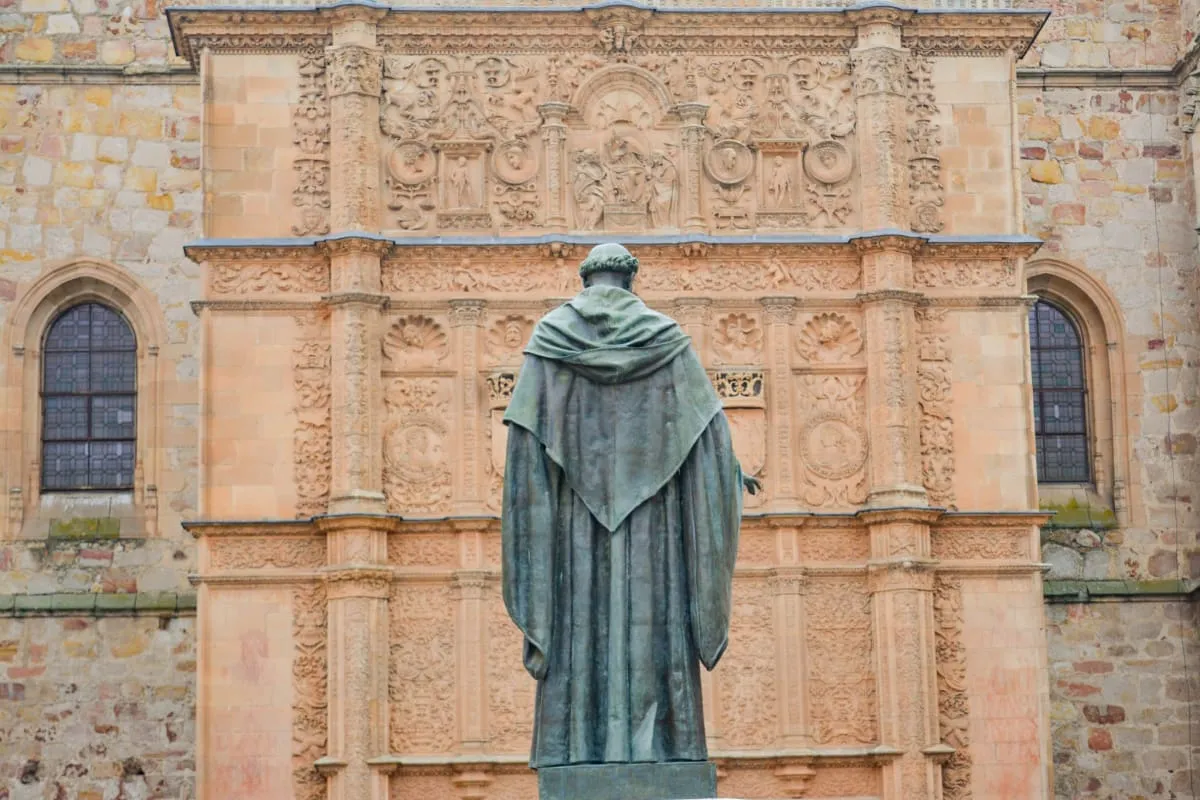 Guía de la fachada de la Universidad de Salamanca y su famosa rana