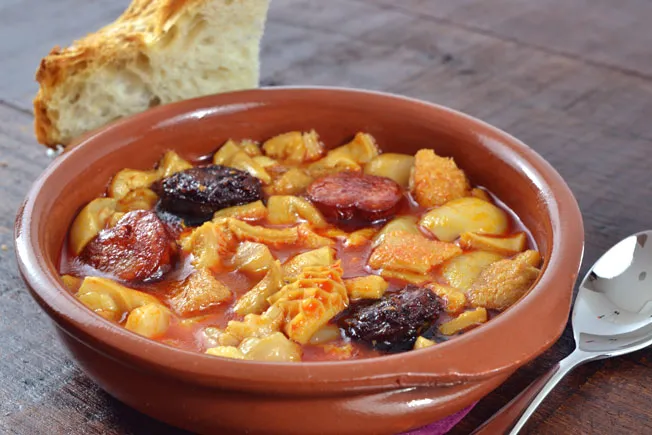 Conoce los mejores restaurantes para comer callos en Madrid