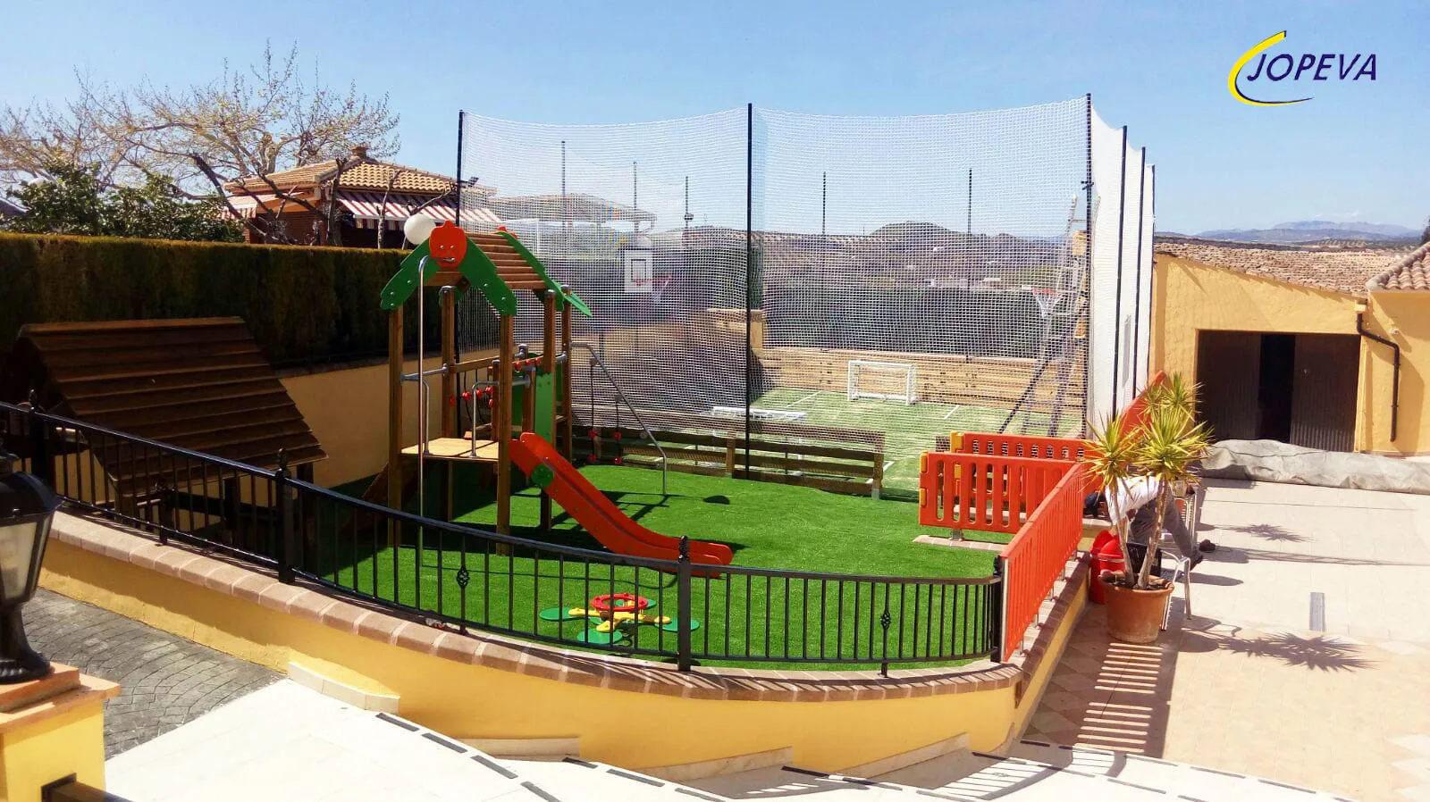 Ventajas de instalar césped artificial en parques infantiles