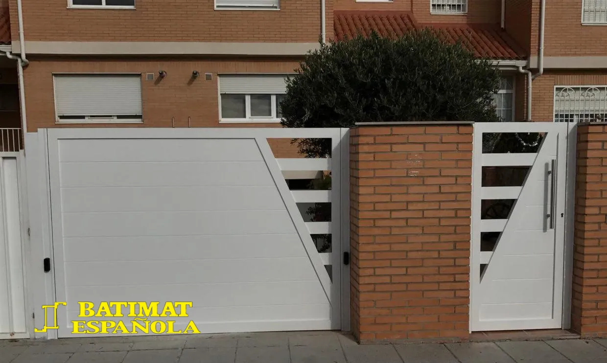 Puertas de garaje de aluminio soldado en Málaga