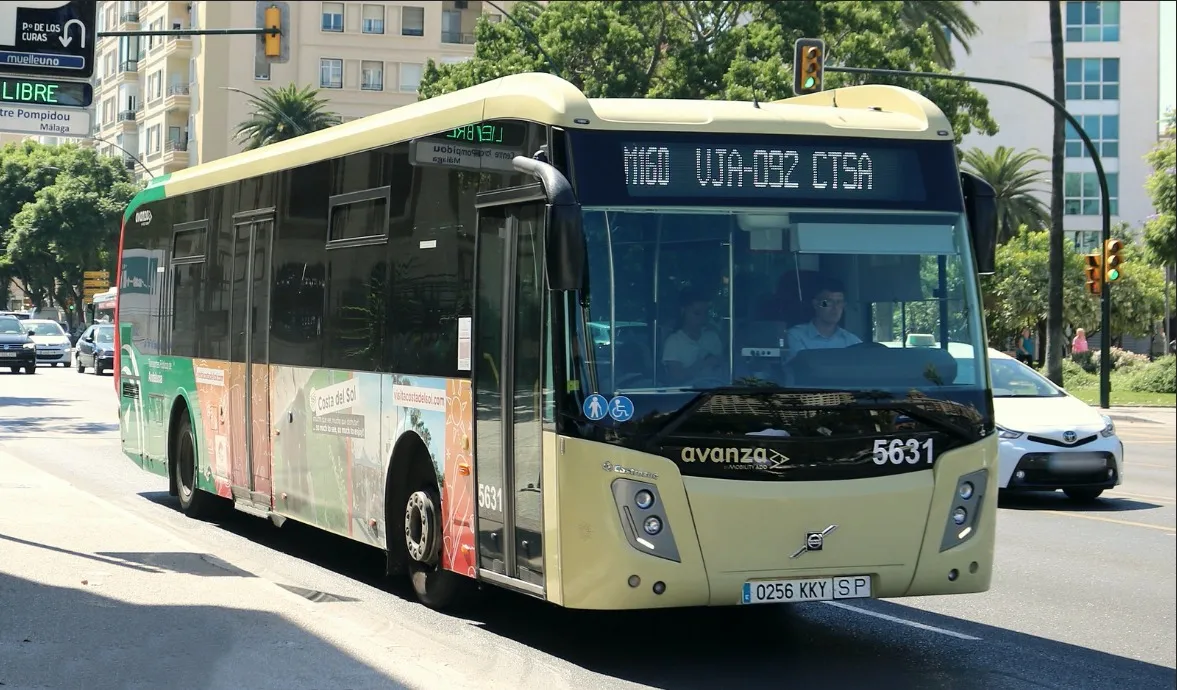 Mejora del servicio de autobús que une Rincón de la Victoria y Málaga en hora punta