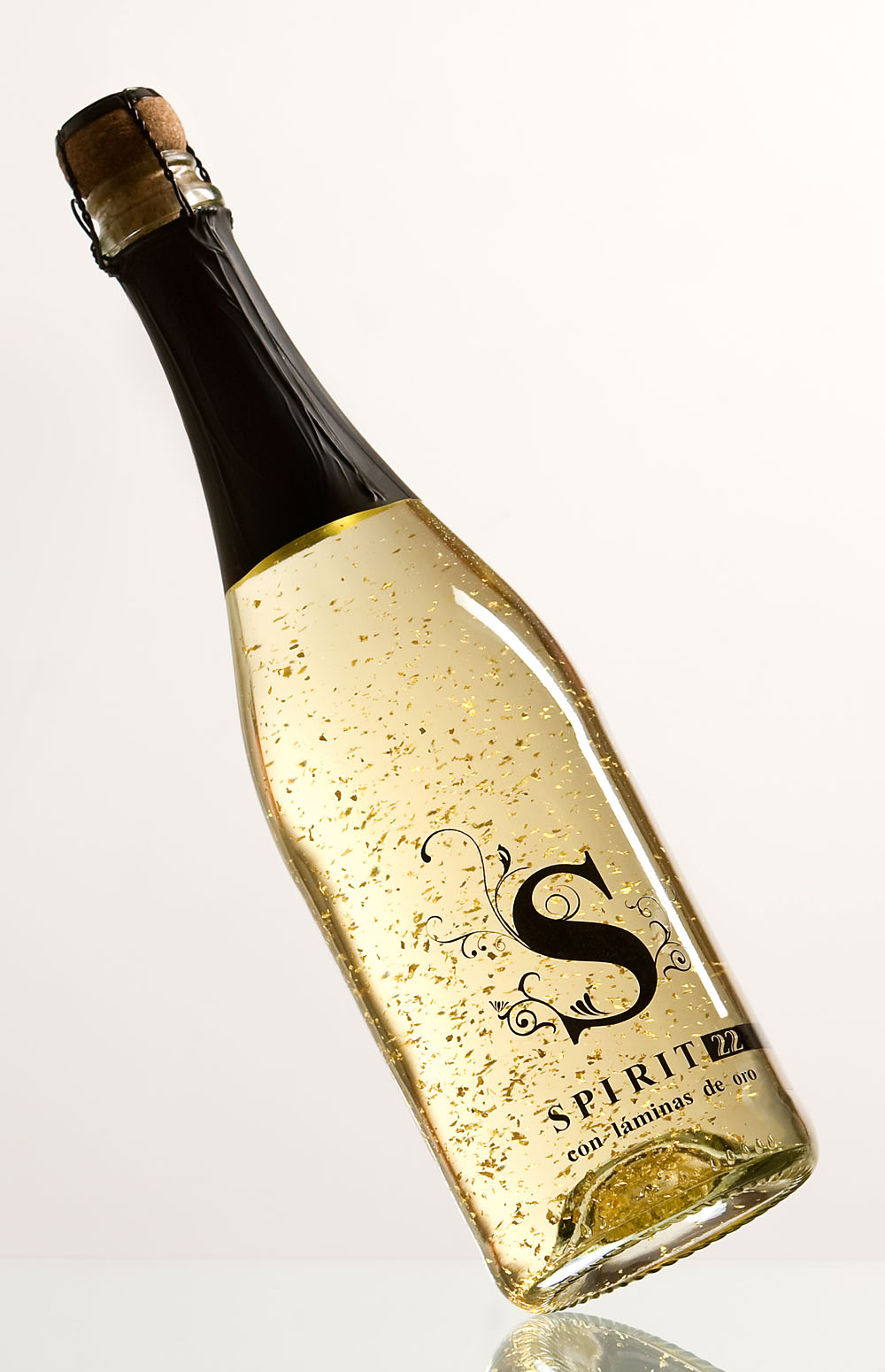 spirit 22 con laminas de oro, bebida aromatizada a base de vino espumoso on oro