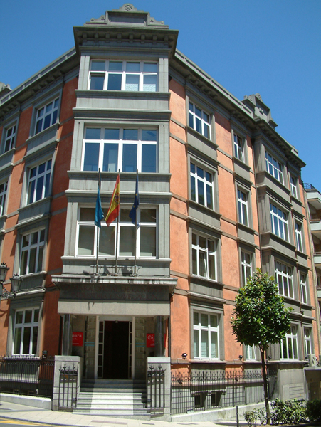 Edificio central en Oviedo
